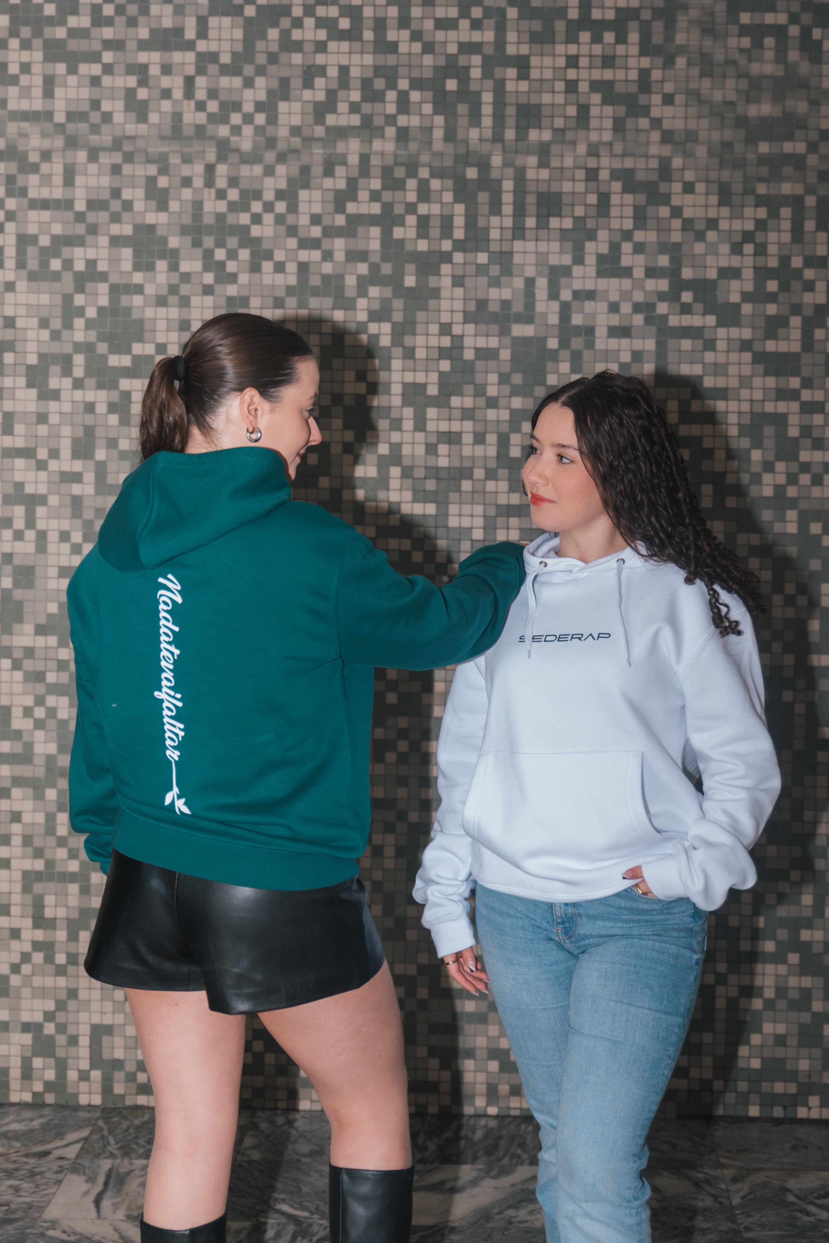 Hoodie “ Nada te vai faltar “